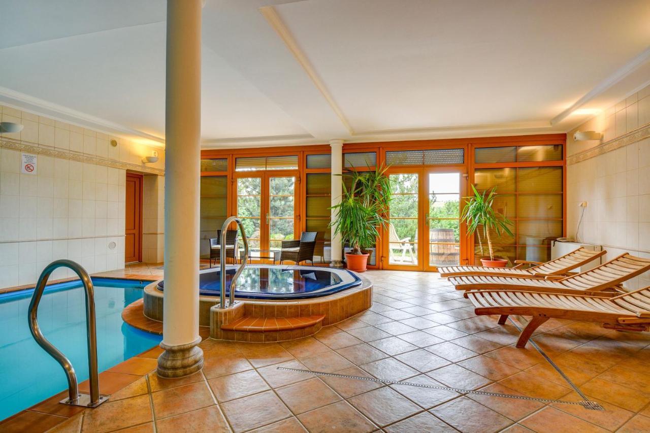 Ranc Kostelany Hotel Kromeriz Ngoại thất bức ảnh